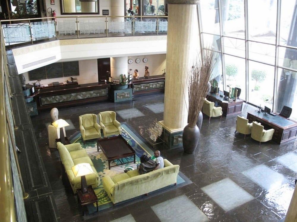Hotel Alvalade Луанда  Интерьер фото